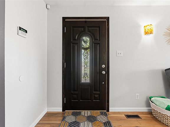 5th image of 6182 Teagarden Cir