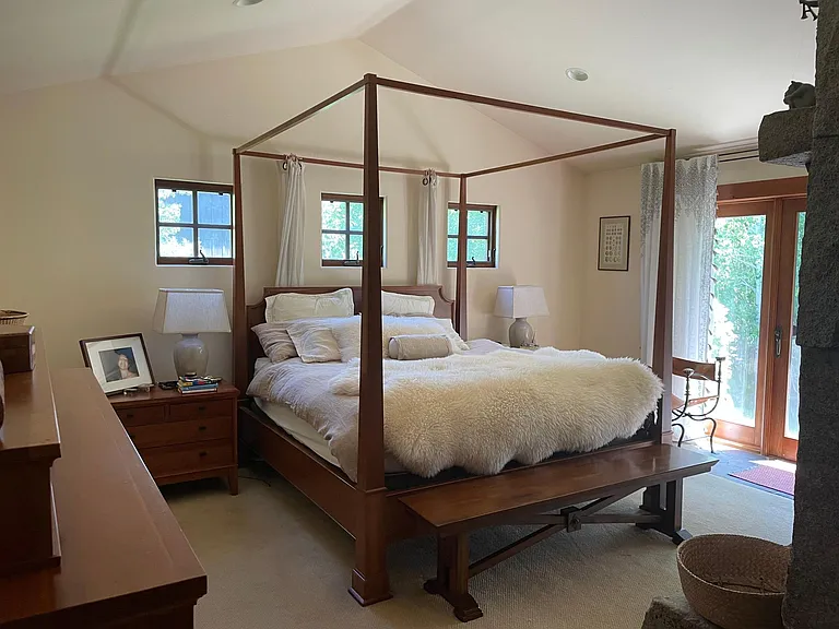 Primary bdrm on main floor with gas fireplace, en suite bathroom with steam shower, soaking tub & walk in closet