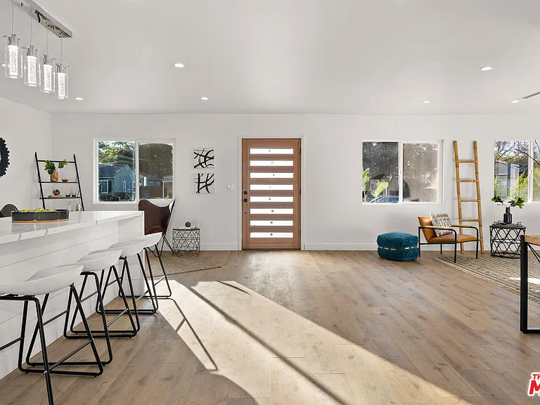 5928 Tobias Ave — Photo 1