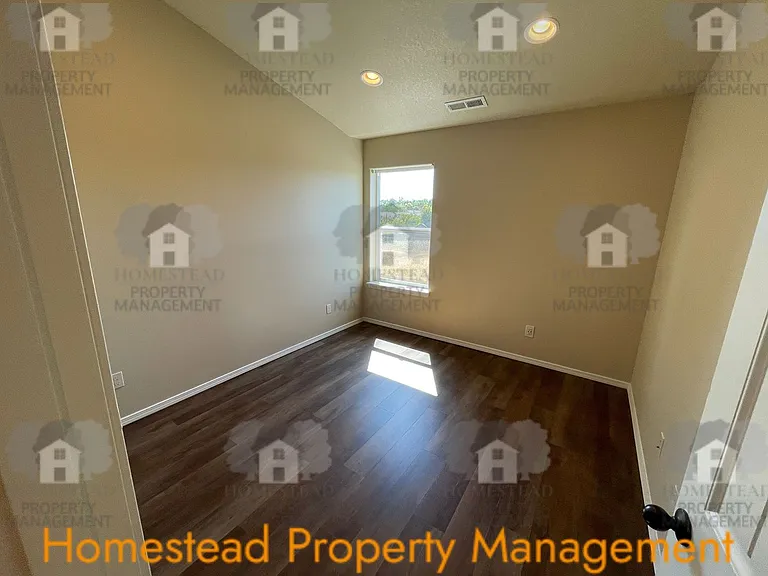 1449-1451 Northgate Dr — Photo 17
