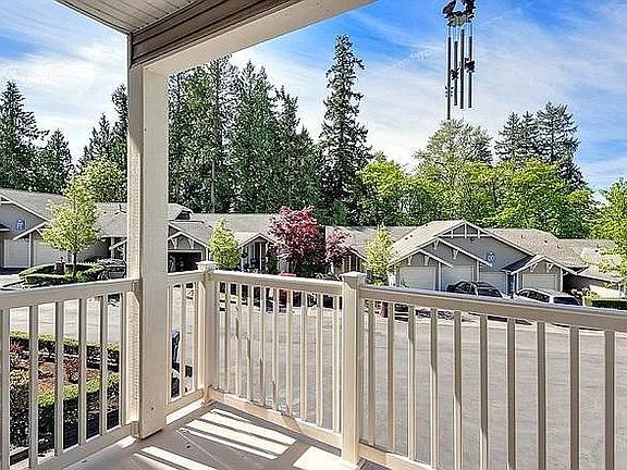 2nd image of 18634 NE 55th Way