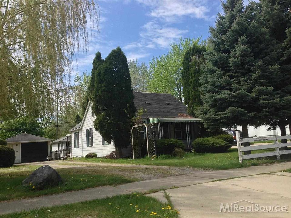 2nd image of 16540 Masonic Blvd