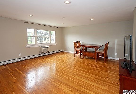 3rd image of 3115 Wilshire Ln