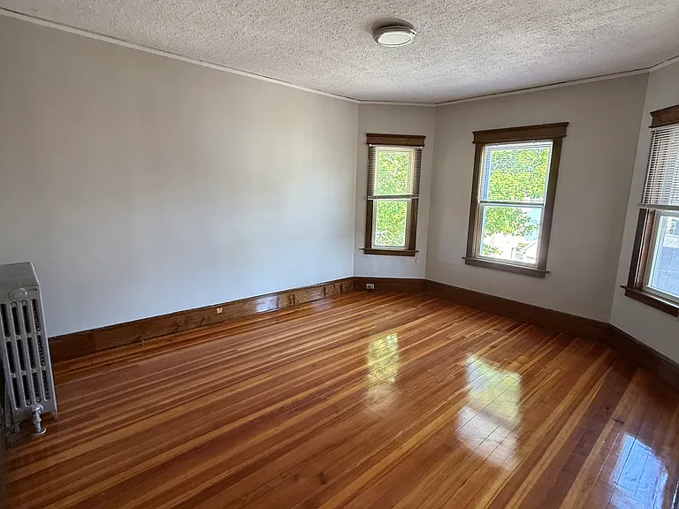33 Newburg St #3 — Photo 9