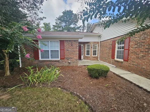 235 Monmouth Dr, Fayetteville, GA 30214