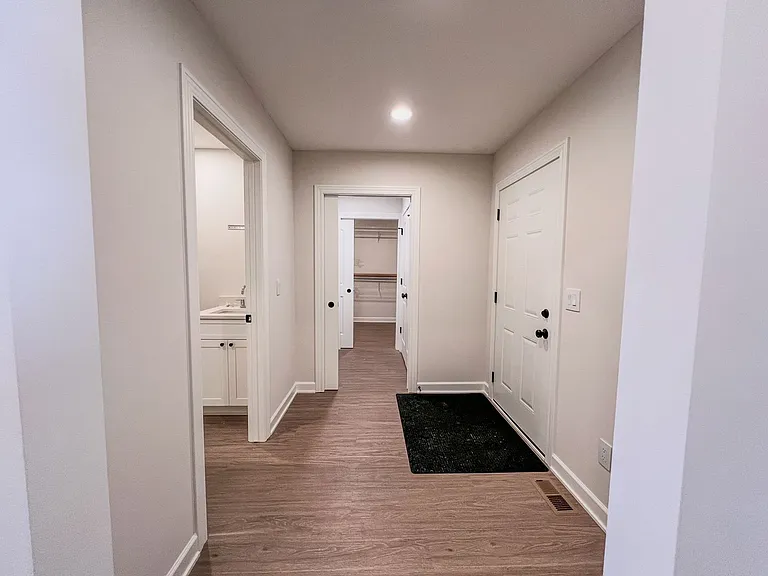 605 S Division St — Photo 12