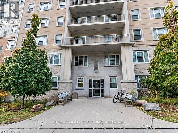 4th image of 251 Lester St #402