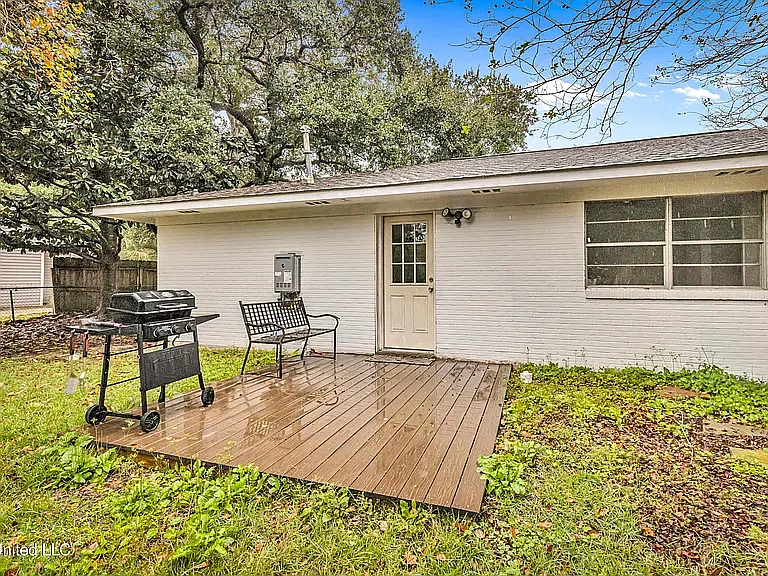 126 Lafayette Cir — Photo 20