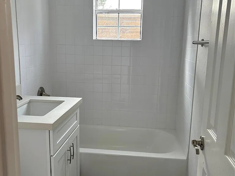 4714 Ward St #10 — Photo 11