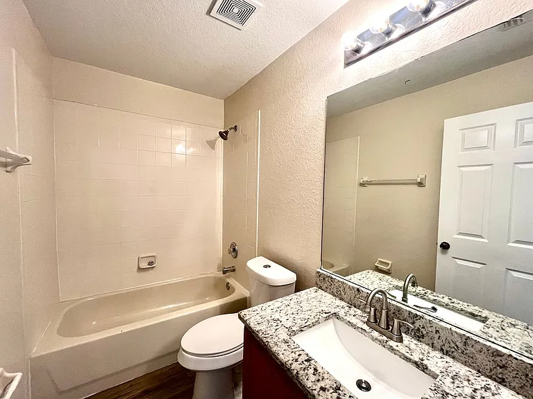 2950 Ashland Ln S — Photo 16