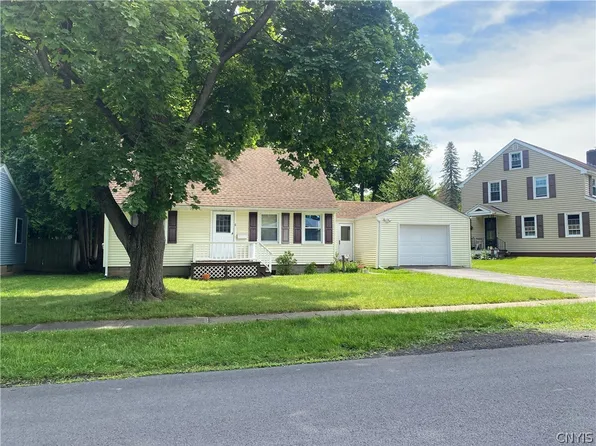 6 Colonial Dr, New Hartford, NY 13413