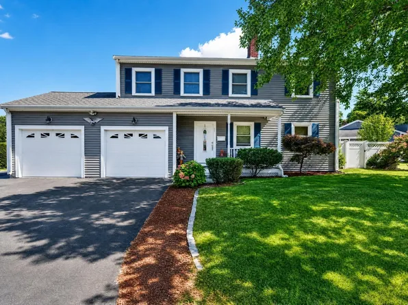 11 Pilgrim Rd, Woburn, MA 01801