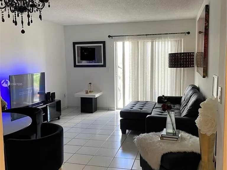 6825 W Flagler St #309 — Photo 4