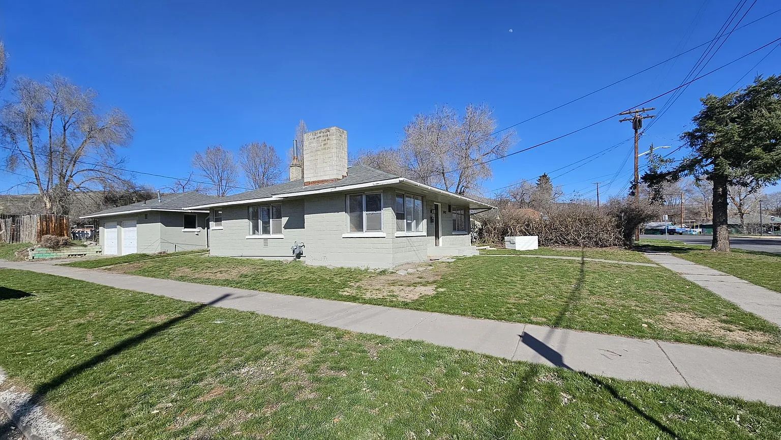 2403 Orchard Ave photo 1