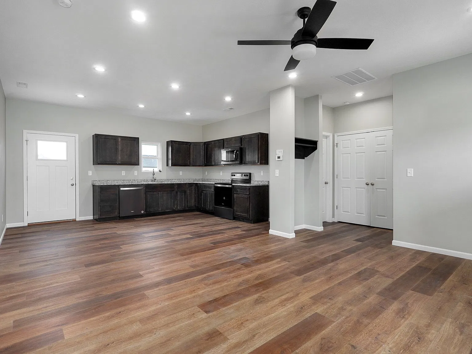 119 West Bluegrass - 1 — Photo 3