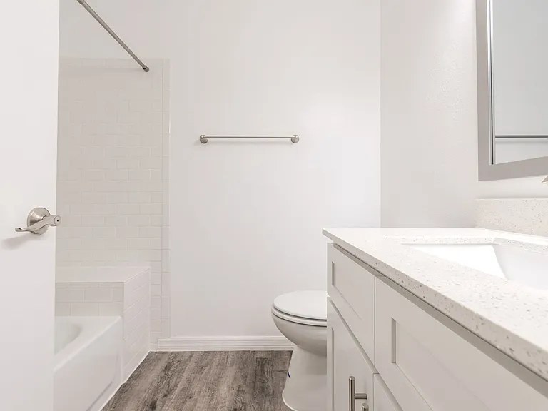 Fisherman's Landing Apartment Homes — Photo 12