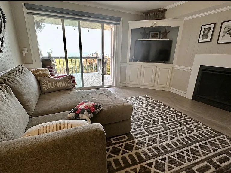 1268 W Ocean View Ave #C — Photo 30
