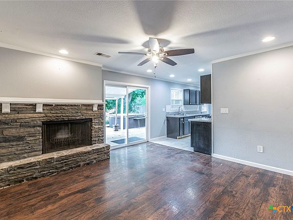 4th image of 1109 Meadow Dr