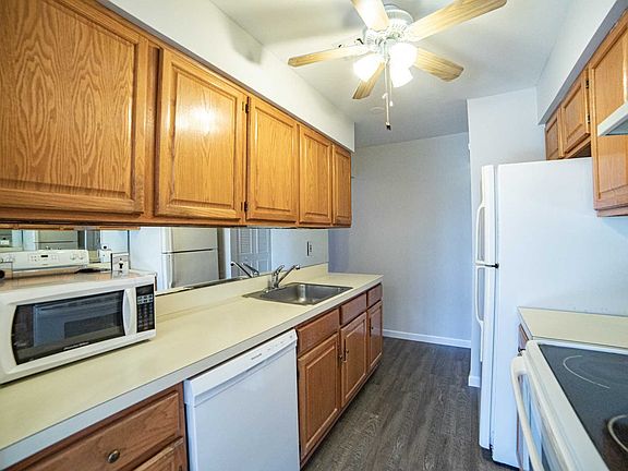 5th image of 9 Cambridge Dr W