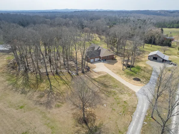 2834 Bolton Rd, Columbia, TN 38401