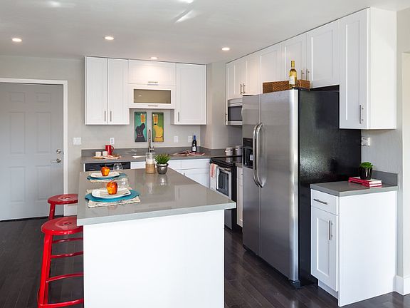 2nd image of 462 22nd Ave APT 6