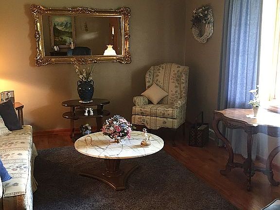 LR w/Hardwood Floors