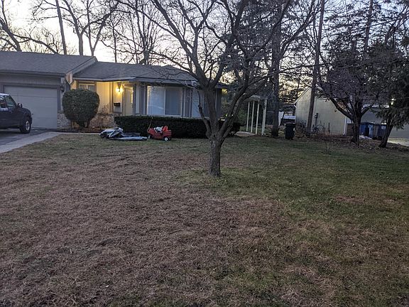 2nd image of 3115 W Lincolnshire Blvd