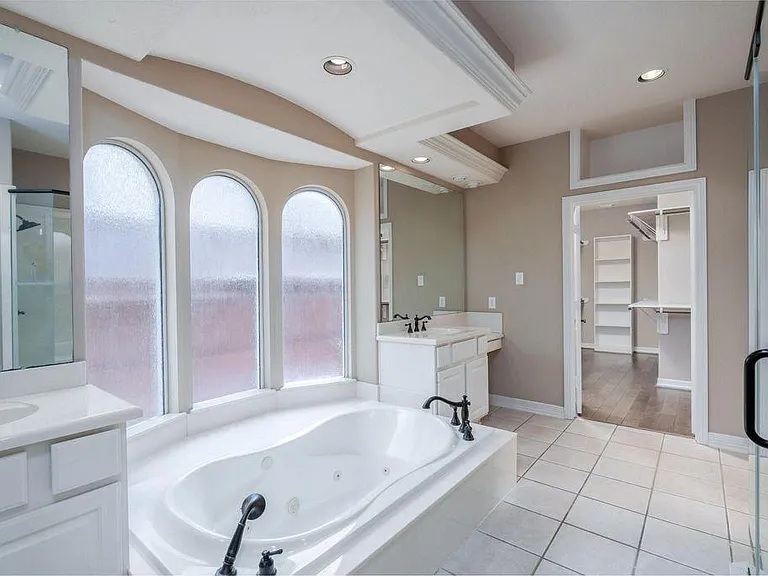 12406 Santiago Cove Ln — Photo 17