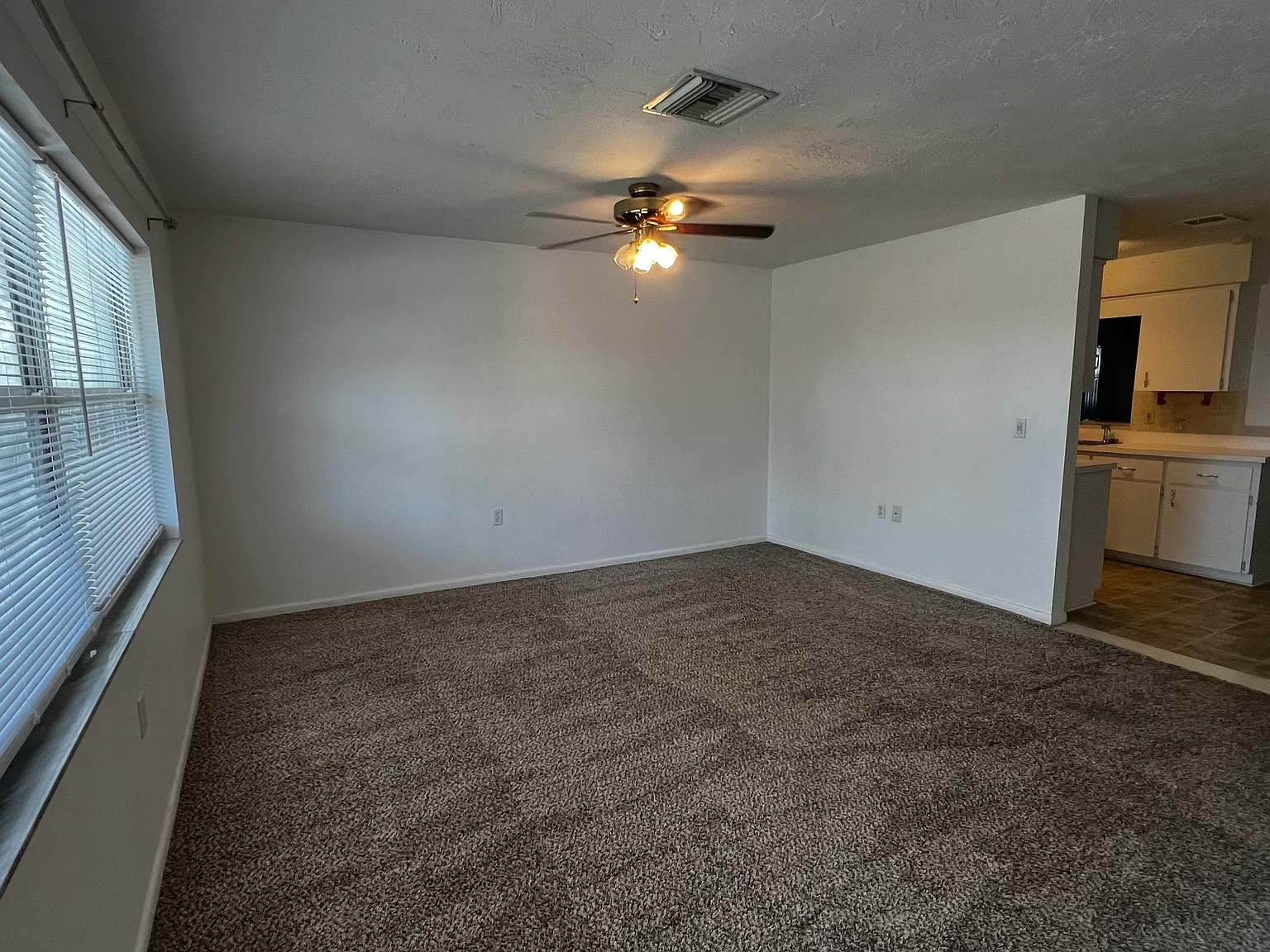 513 S Jackson St — Photo 3