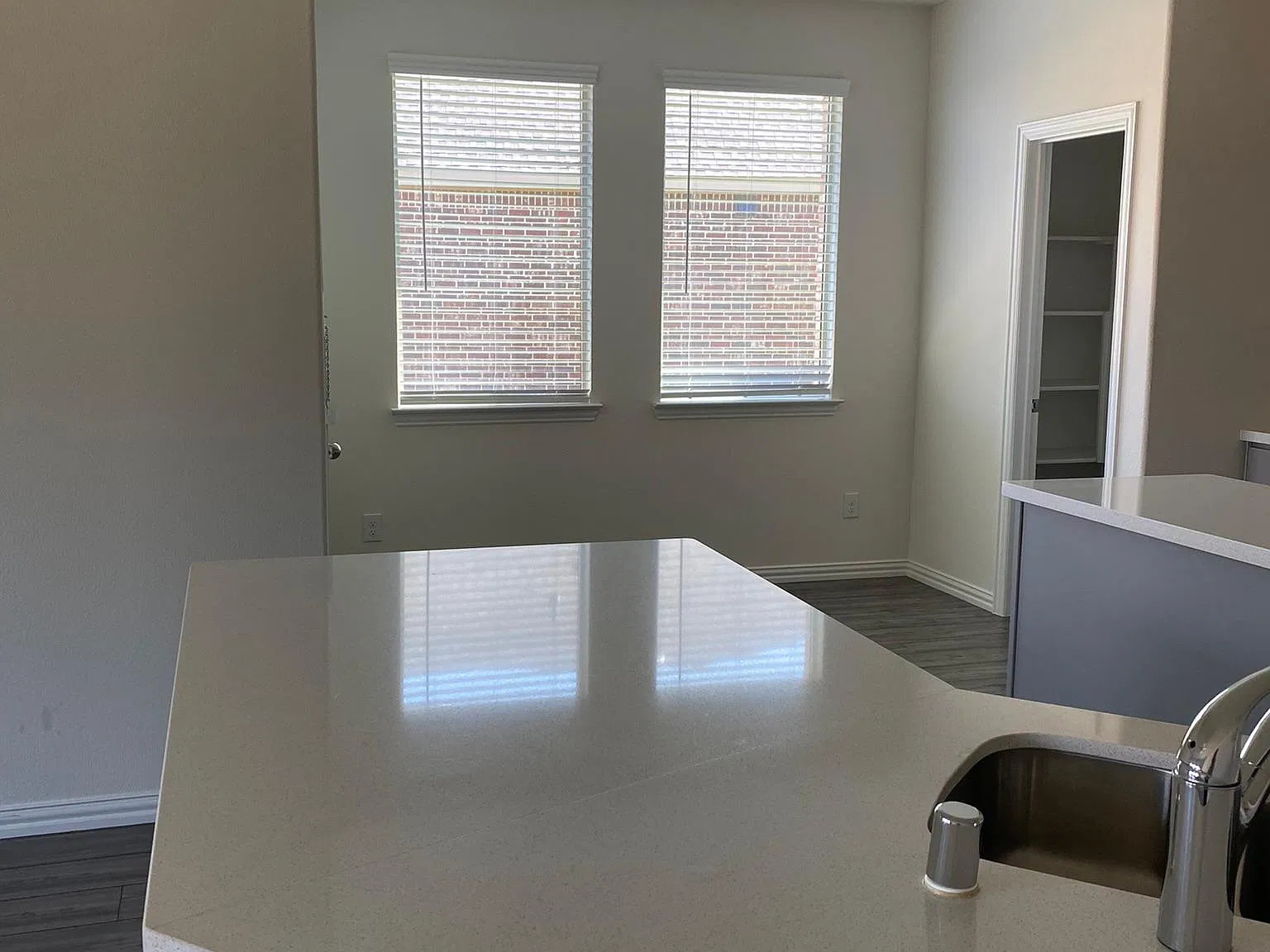 4 bed, 1996 sqft, $2,199 — Photo 3