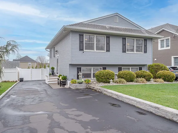 81 Pine St, Bridgewater, NJ 08807