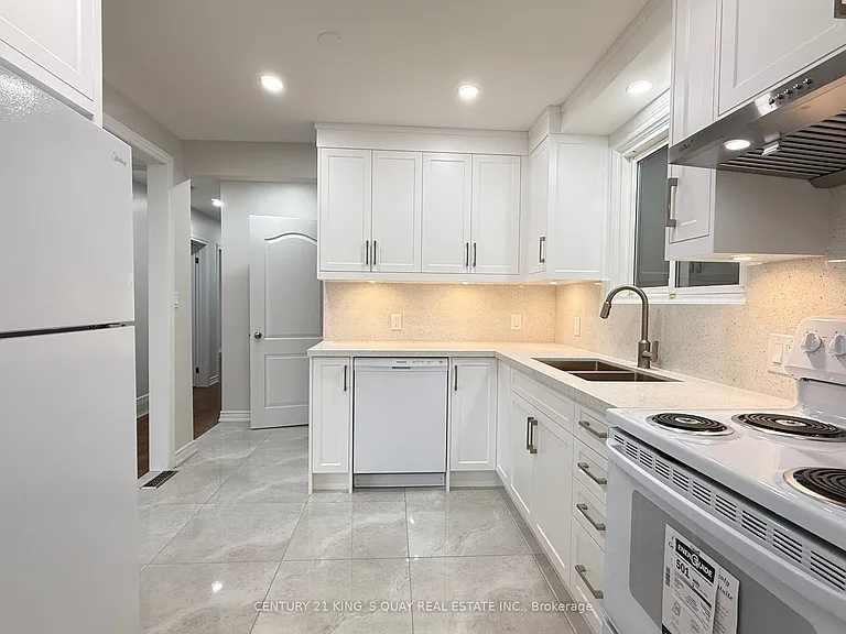 4383 Petrie Ct #UPPER — Photo 8