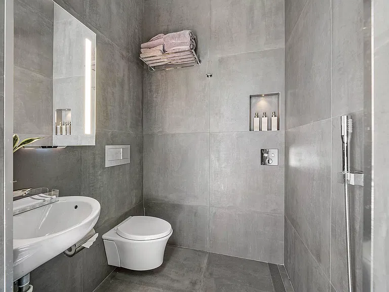 1275 N Swinton Ave — Photo 47