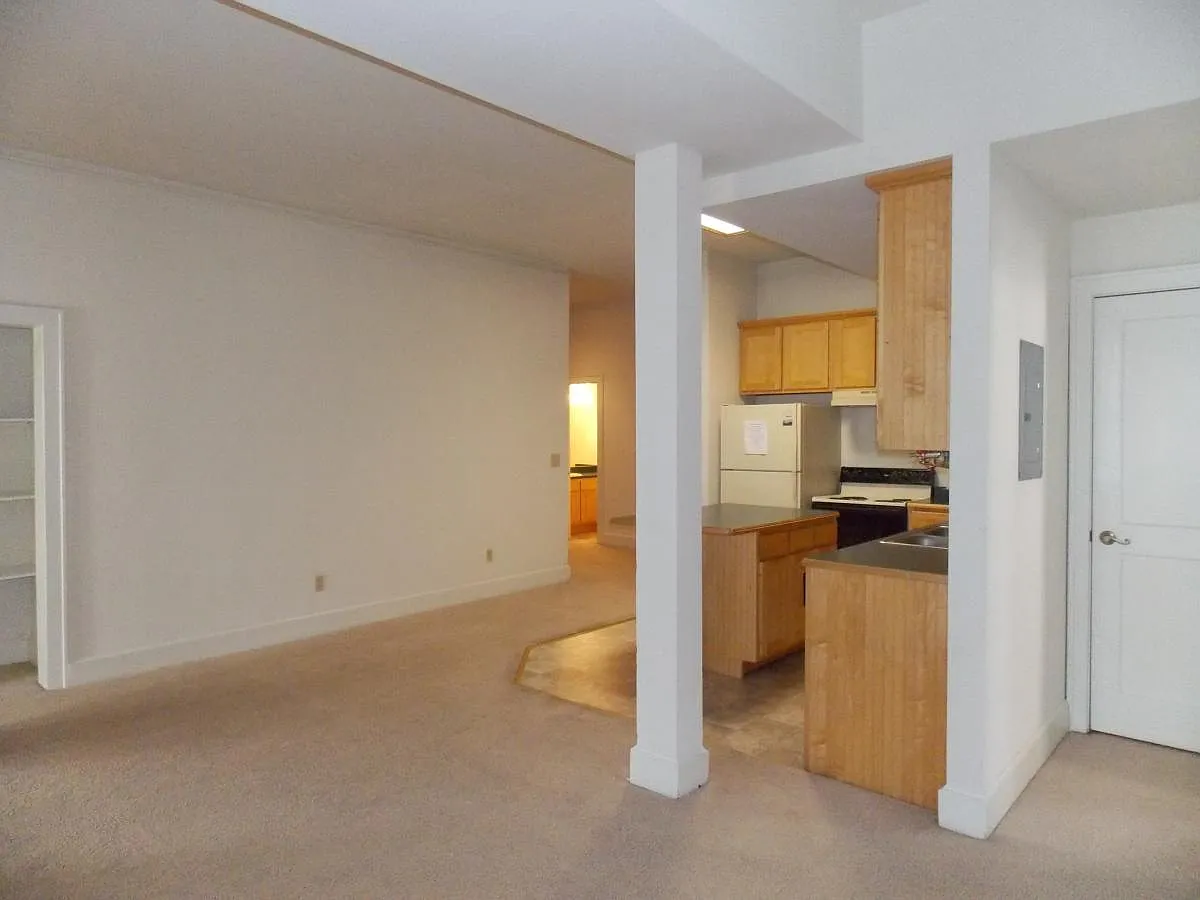 4 bed, 2046 sqft, $3,400 — Photo 4