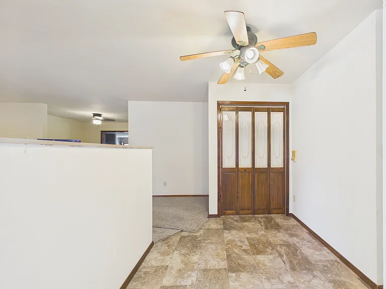 706 Elizabeth Dr — Photo 4