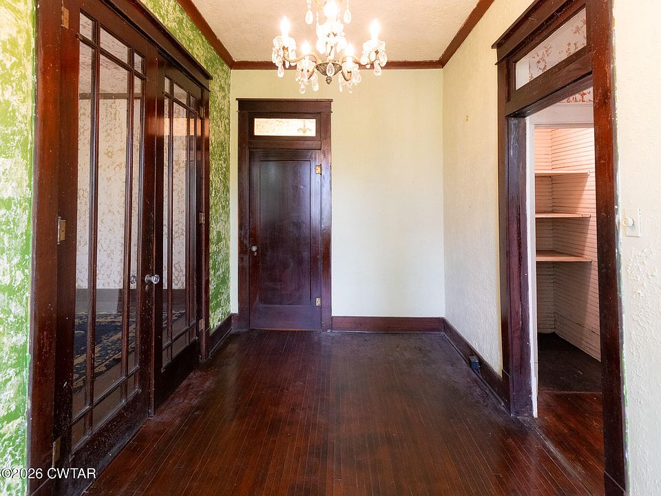 7th image of 3061 Highland St