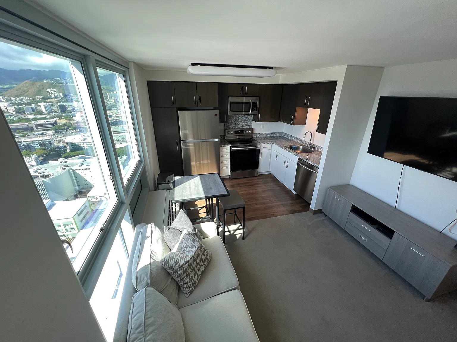 1 bed, 550 sqft, $3,200 — Photo 2