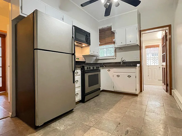 425 S 46th St #1 — Photo 5