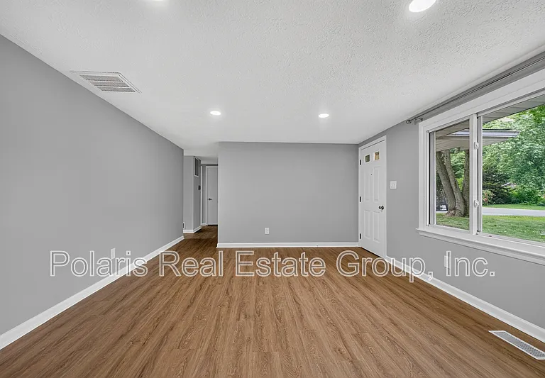4419 Charles Dr — Photo 4