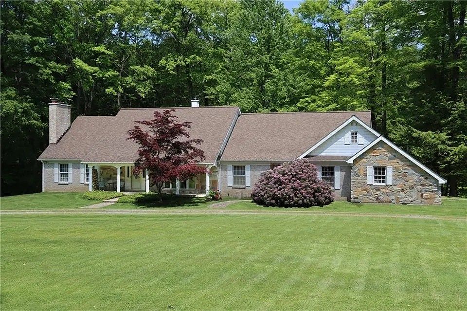 1st image of 15318 Park Avenue Ext