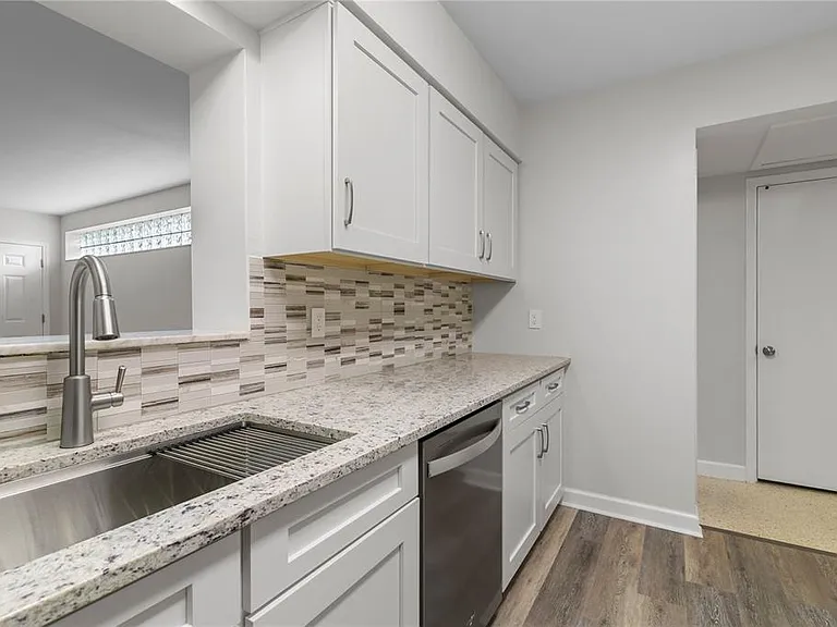 2910 W Price Ave — Photo 10