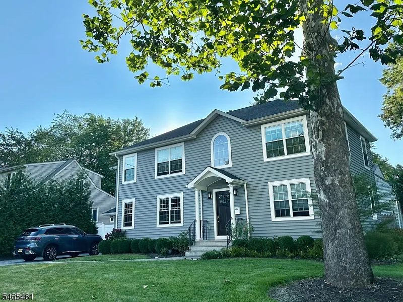 4 bed, 2.5 bath, $7,500 — Photo 1