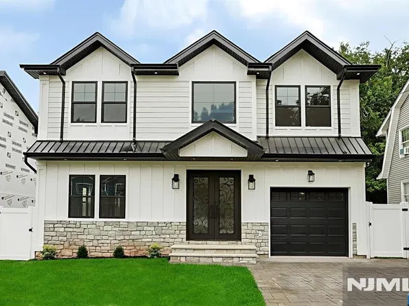 49 Glenwood Dr N, Bergenfield, NJ 07621