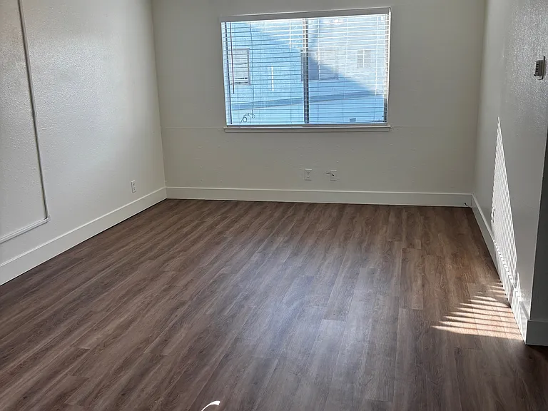 1872 5th Ave #14 — Photo 3