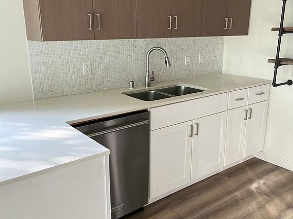 5th image of 3100 6th Ave Unit 201