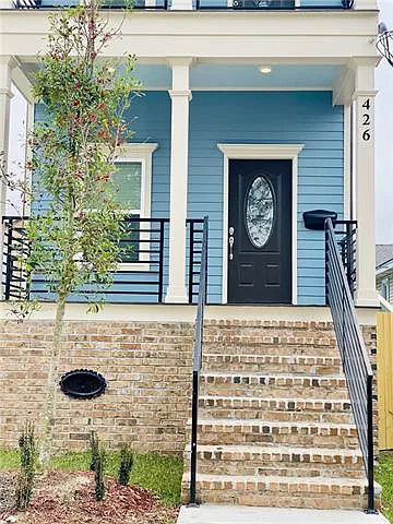 Building Photo - 426 S Lopez St
