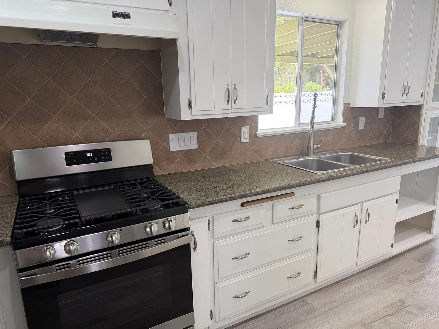 Beautiful 3-Bedroom 2.5 Bath Home for Rent in Santa Paula, CA! — Photo 3