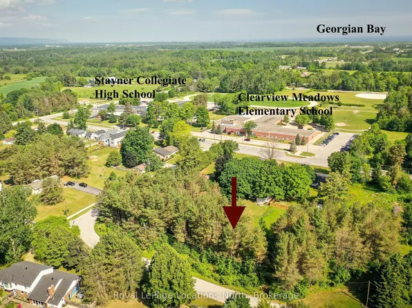 8 Jonathan Ct, Clearview, ON L0M 1S0