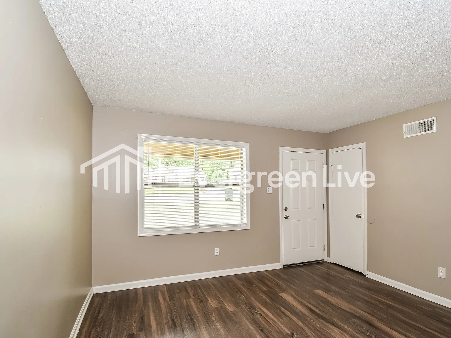 3 bed, 2.0 bath, 1134 sqft, $1,095 — Photo 3