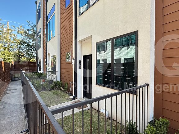 4th image of 1910 Caddo St #A203